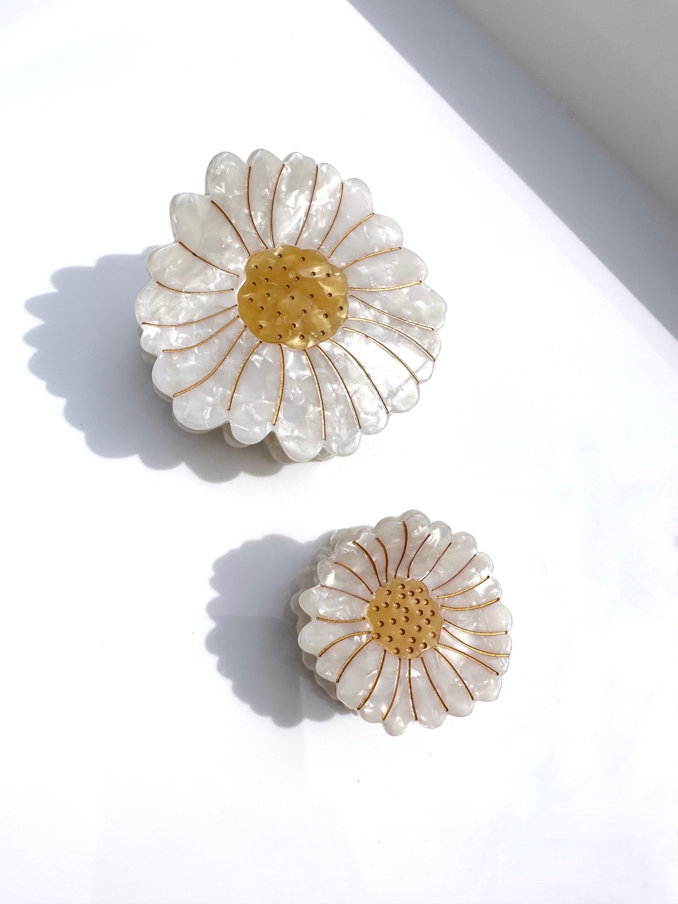 Hand-painted Mini Daisy Claw Hair Clip | Eco-Friendly